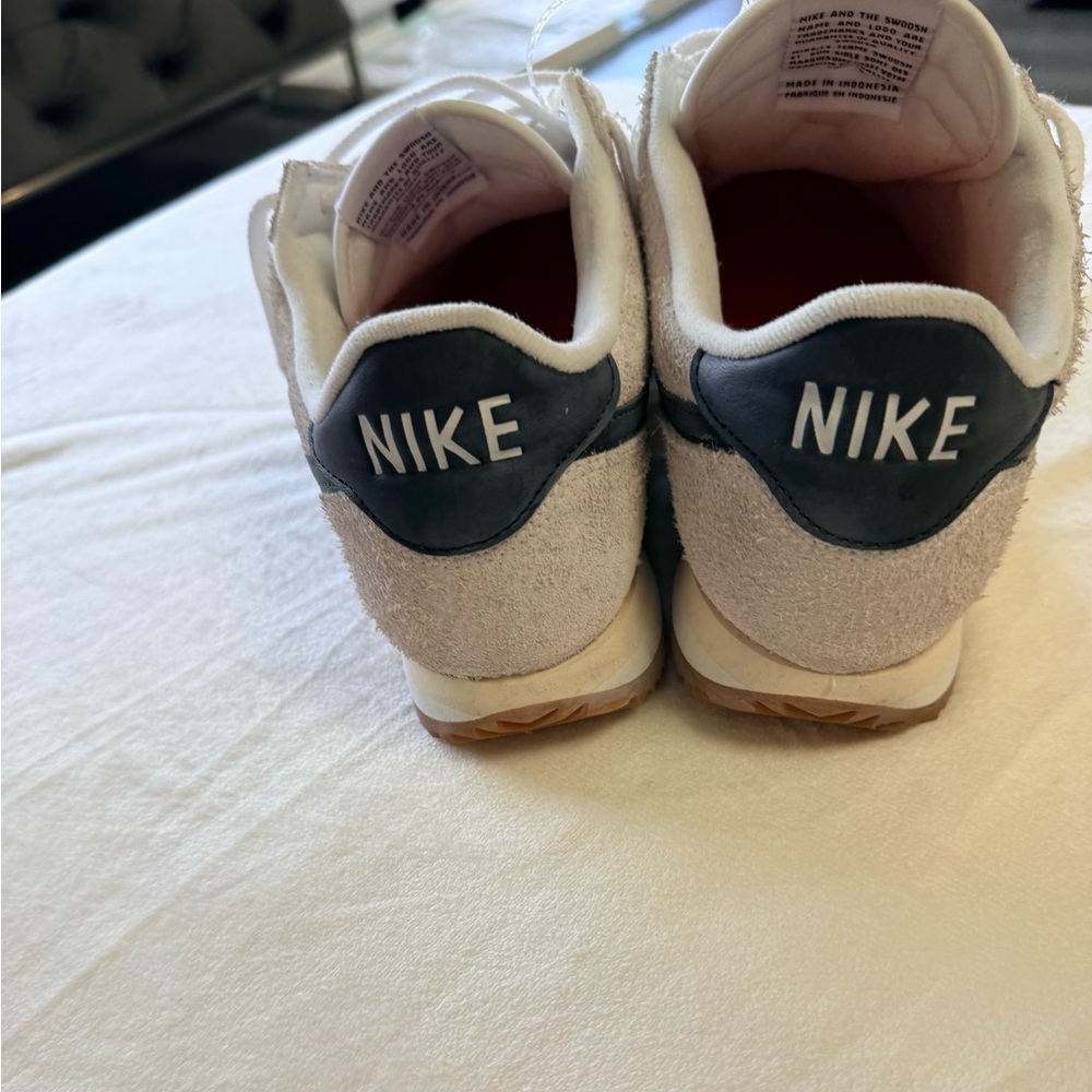 This is a Nike Cortez Vintage in Summit
White/Muslin/Gum Medium Brown/Black - Picture 6 of 8